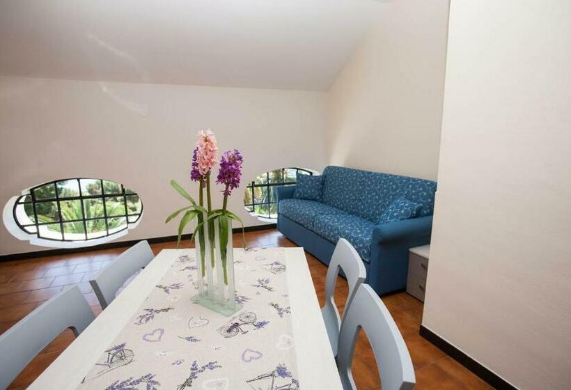 סטודיו סטנדרטי עם נוף לים ומרפסת, Residence Rta Villa Marina