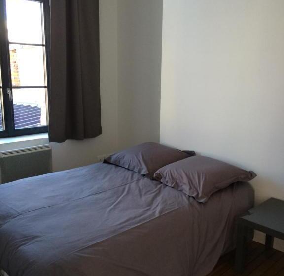 חדר סטודיו סטנדרד, Som Home