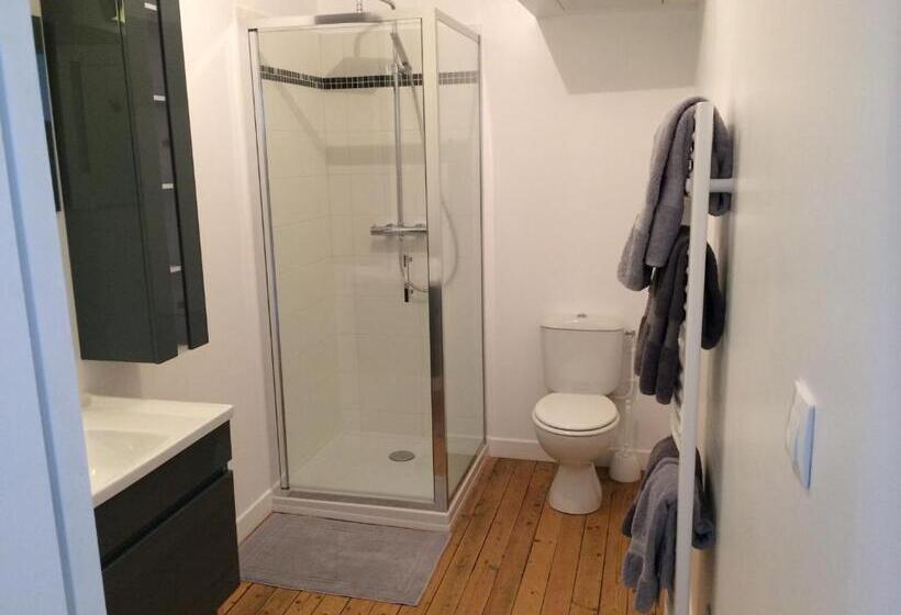 חדר סטודיו סטנדרד, Som Home