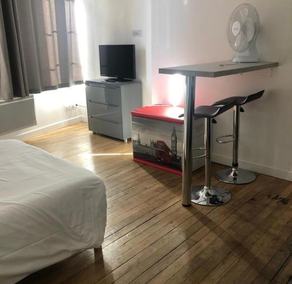 חדר סטודיו סטנדרד, Som Home