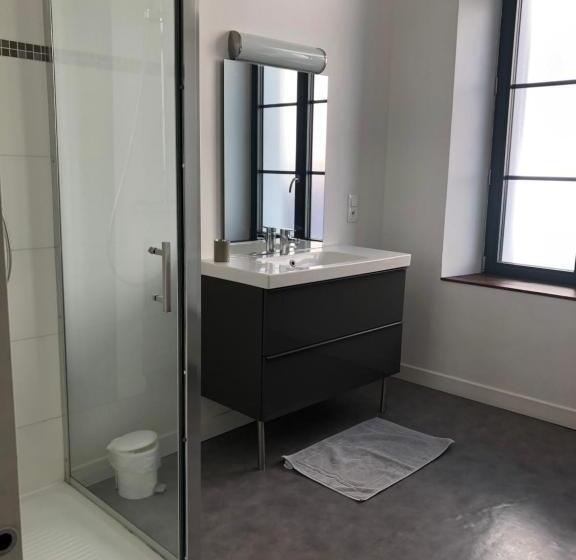 חדר סטודיו סטנדרד, Som Home