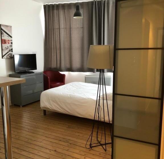 חדר סטודיו סטנדרד, Som Home