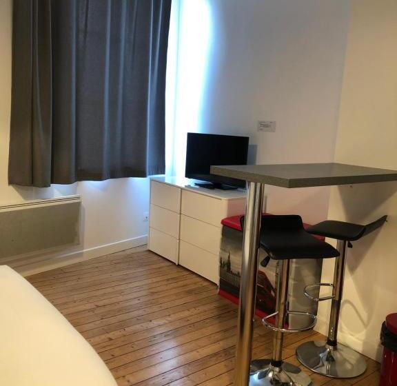 חדר סטודיו סטנדרד, Som Home