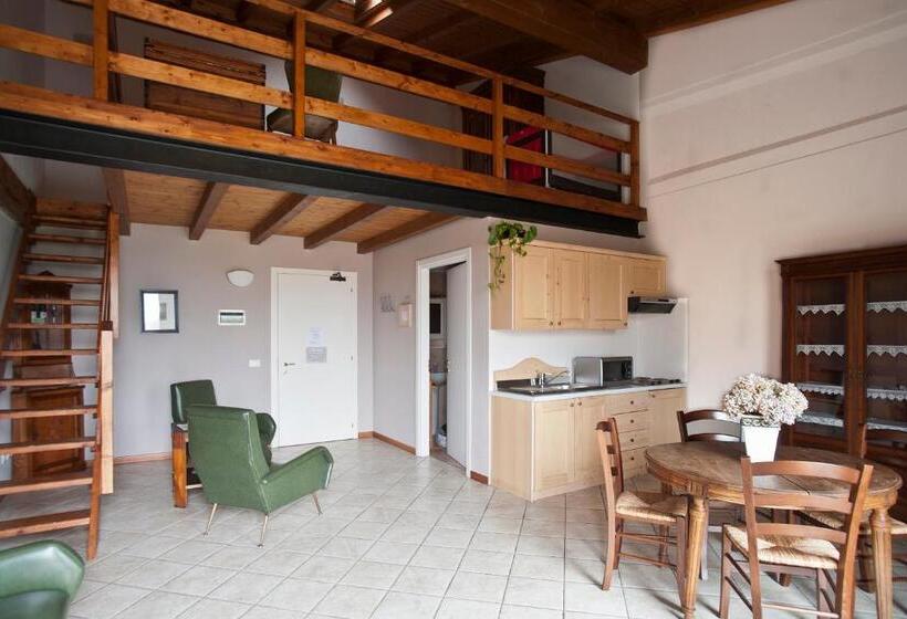 דירת חדר, Cascina Clarabella