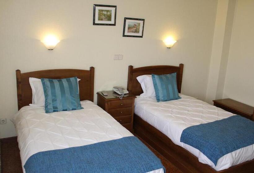 スタンダードルーム, A Muralha