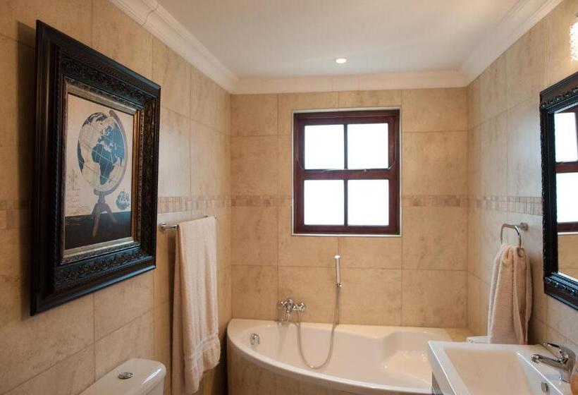 ガーデンビュースタンダードルーム, Strawberry Fields Country Manor Guest House