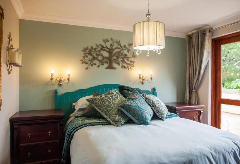 Номер Стандарт Вид на Сад, Strawberry Fields Country Manor Guest House