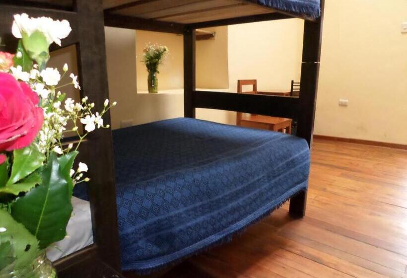 سرير فى غرفة مشتركه, Okidoki Cusco Hostal