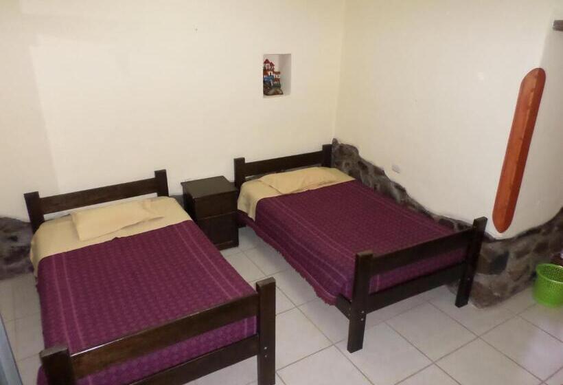 سرير فى غرفة مشتركه, Okidoki Cusco Hostal
