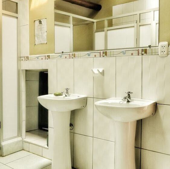 سرير فى غرفة مشتركه, Okidoki Cusco Hostal