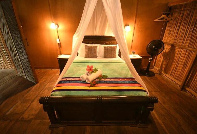 四人高级间, Finca Escondida