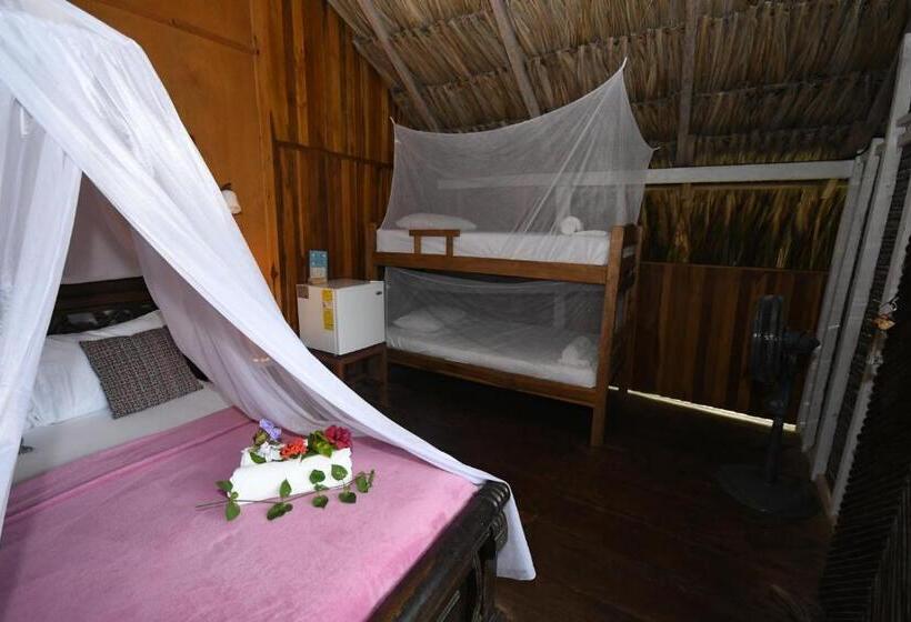 带海景标准四人间, Finca Escondida