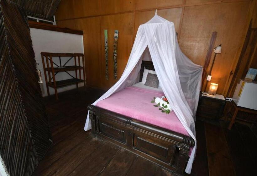 带海景标准四人间, Finca Escondida