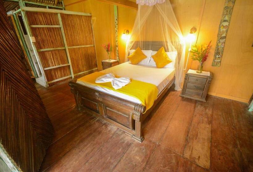 带海景标准四人间, Finca Escondida