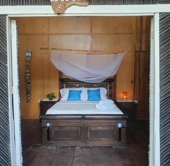 带海景标准四人间, Finca Escondida