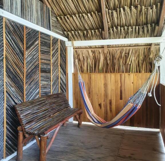 带海景标准四人间, Finca Escondida