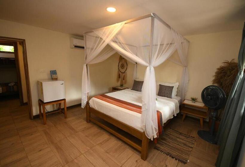 家庭间, Finca Escondida