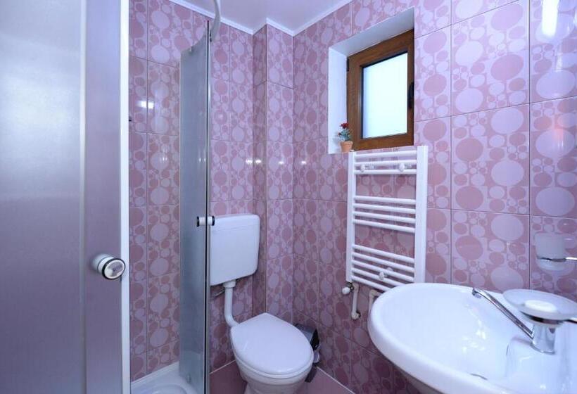 스탠다드 트리플 룸, Pensiunea Dana