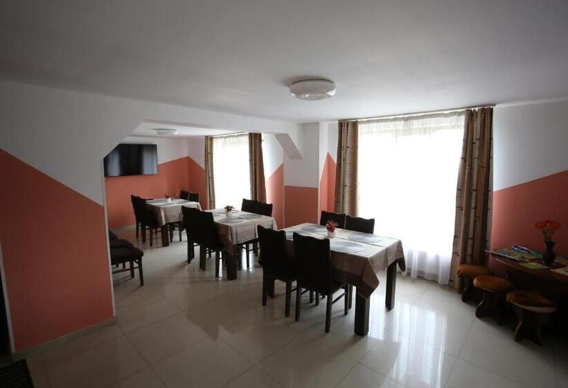 4인용 스탠다드 룸, Pensiunea Dana