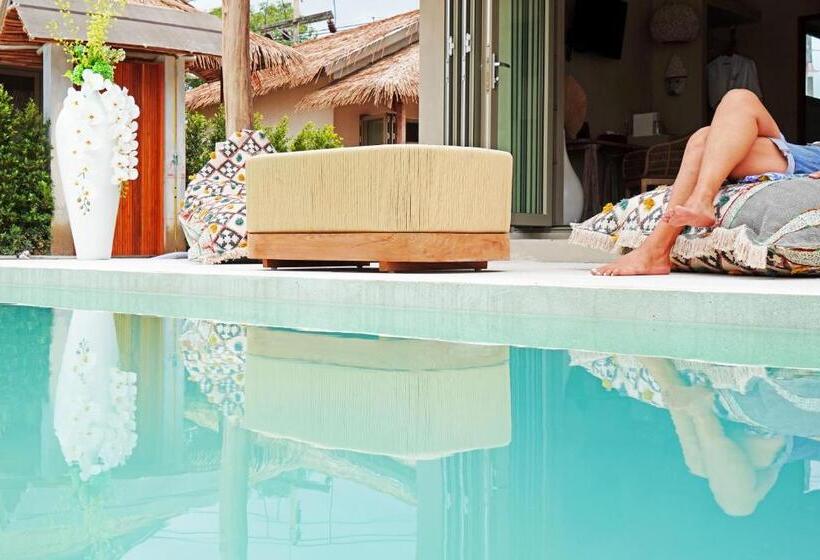 Perhehuone, The Deck Cottages Samui
