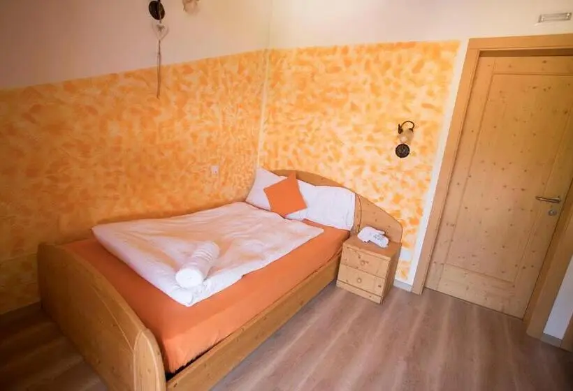 Standard Yhden Hengen Huone, La Fagitana