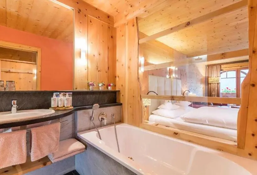 Sviitti Vuoristonäkymä, Naturhotel Lüsnerhof