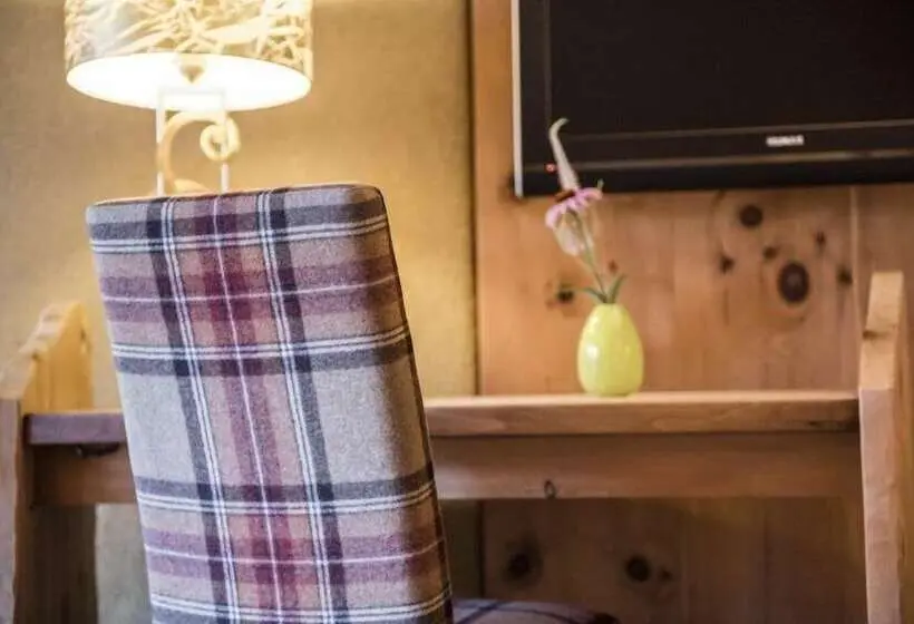 Sviitti Vuoristonäkymä, Naturhotel Lüsnerhof