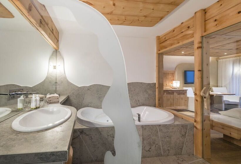 חדק דלוקס עם ג'קוזי, Naturhotel Lüsnerhof