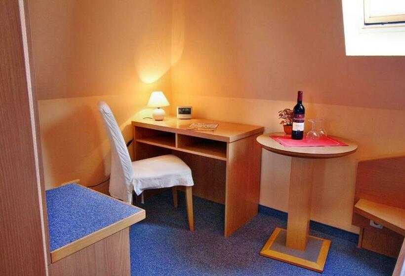 标准间, Pension Mola