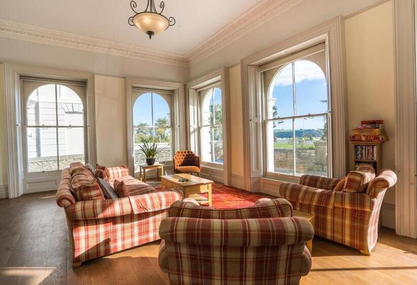 ４ベッドルームアパートメント, 1 Elliot Terrace