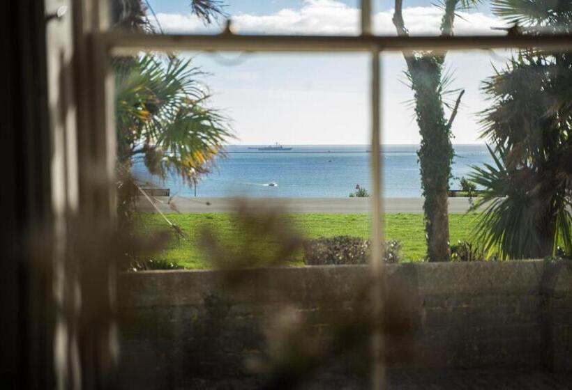 ４ベッドルームアパートメント, 1 Elliot Terrace