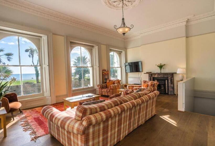 ４ベッドルームアパートメント, 1 Elliot Terrace