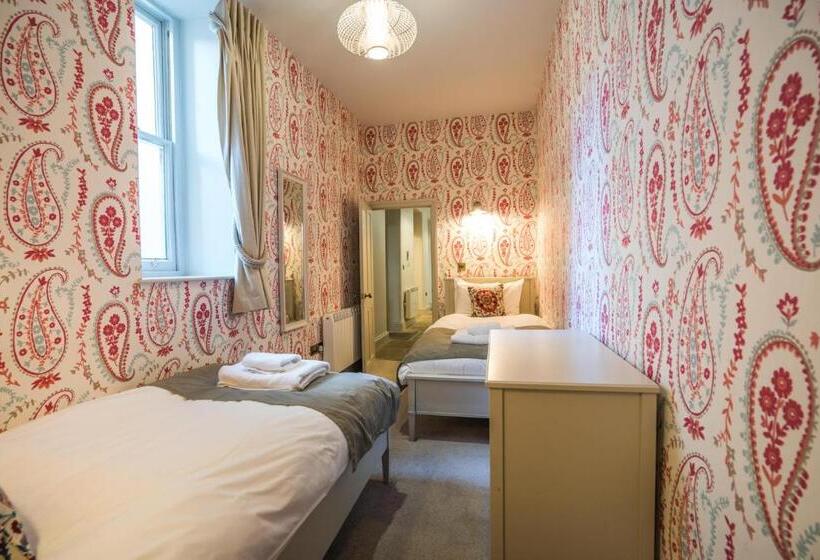 ４ベッドルームアパートメント, 1 Elliot Terrace