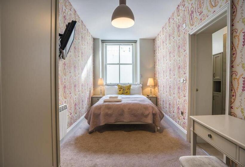 ４ベッドルームアパートメント, 1 Elliot Terrace