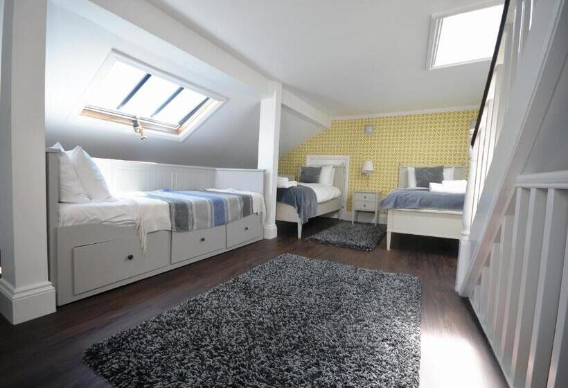 海の見える２ベッドルームアパートメント, 1 Elliot Terrace