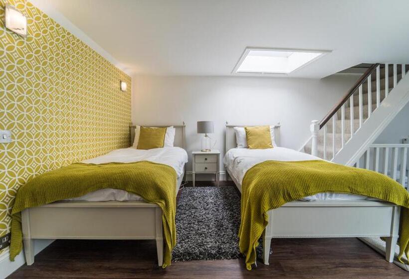 海の見える２ベッドルームアパートメント, 1 Elliot Terrace