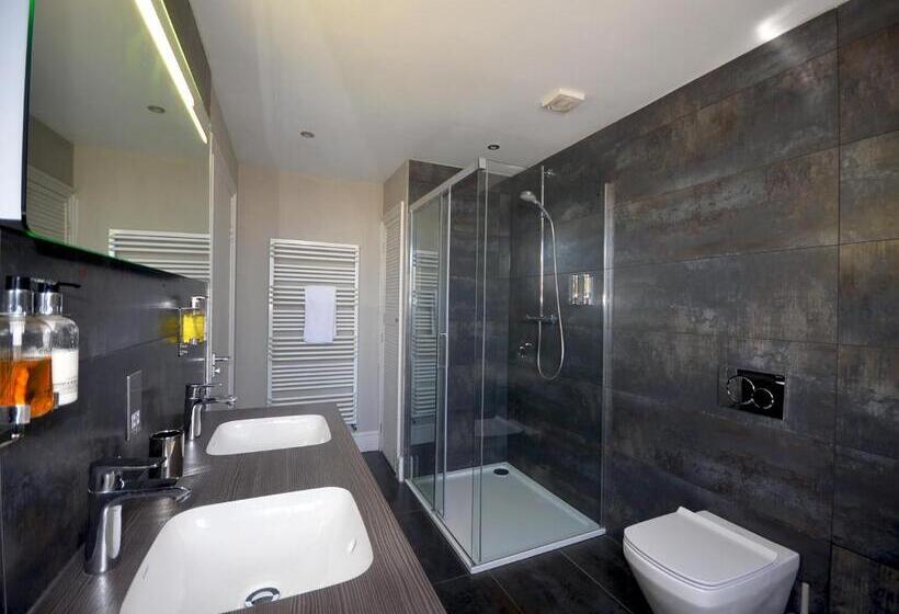 海の見える２ベッドルームアパートメント, 1 Elliot Terrace