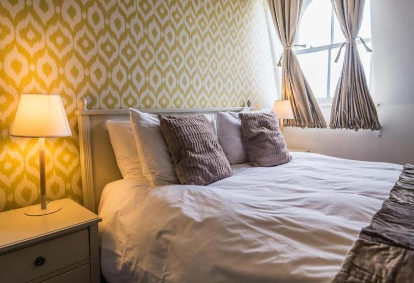 海の見える２ベッドルームアパートメント, 1 Elliot Terrace