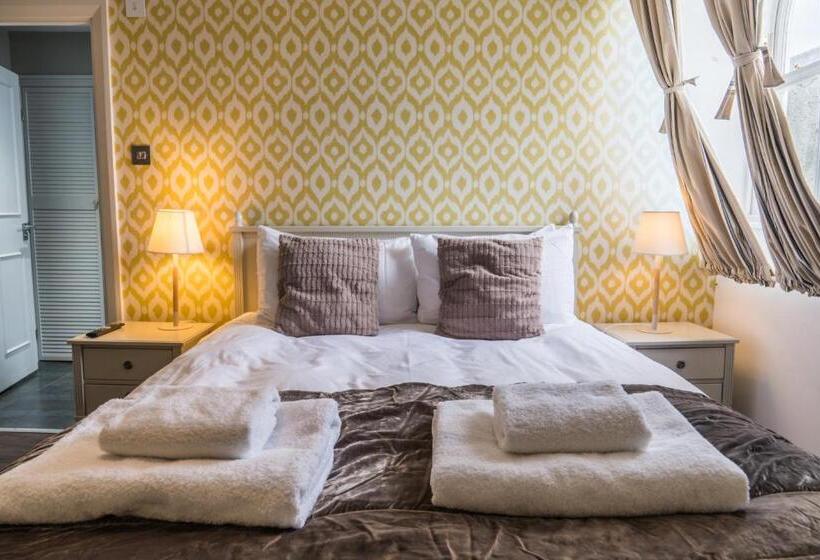 海の見える２ベッドルームアパートメント, 1 Elliot Terrace