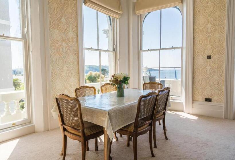 海の見える１ベッドルームアパートメント, 1 Elliot Terrace