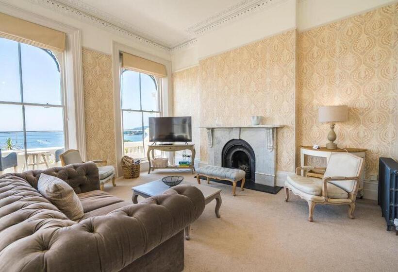 海の見える１ベッドルームアパートメント, 1 Elliot Terrace