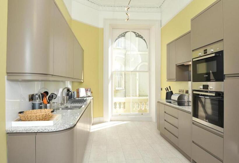 海の見える１ベッドルームアパートメント, 1 Elliot Terrace