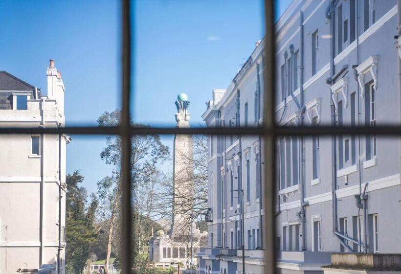 スタンダードスタジオ, 1 Elliot Terrace