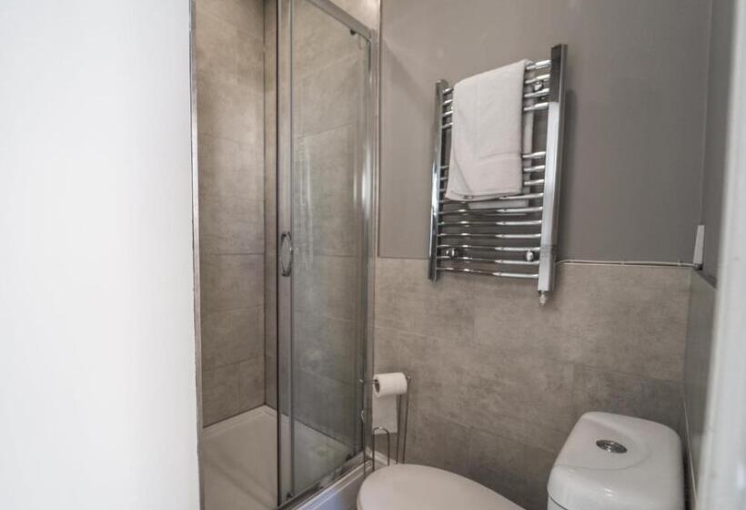 スタンダードスタジオ, 1 Elliot Terrace