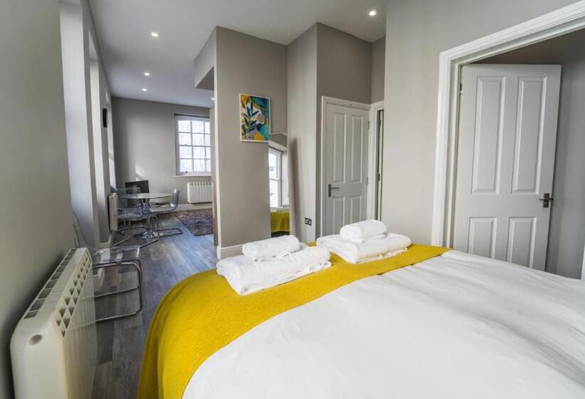 スタンダードスタジオ, 1 Elliot Terrace