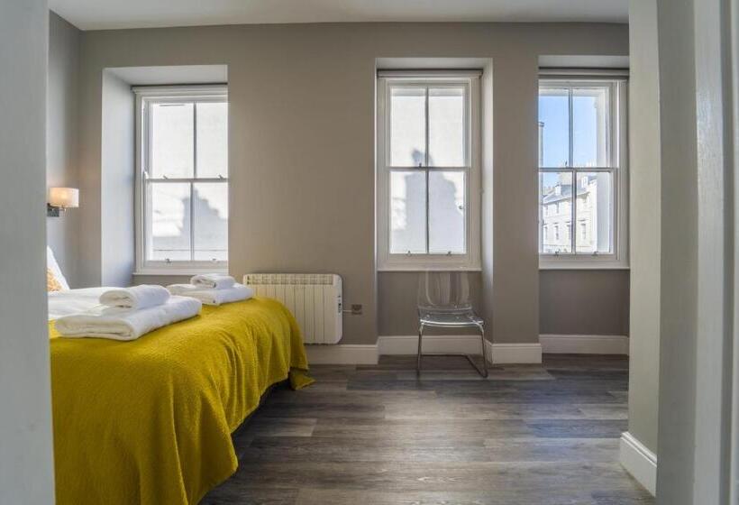 스탠다드 스튜디오, 1 Elliot Terrace