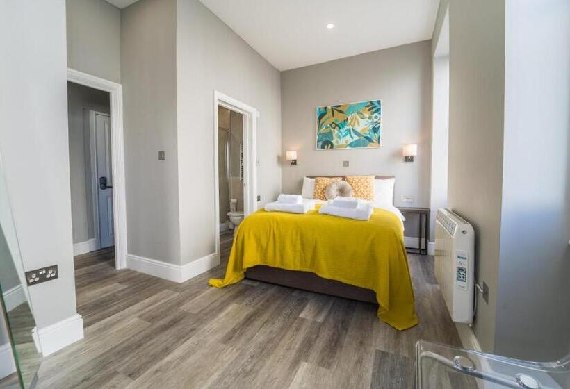 スタンダードスタジオ, 1 Elliot Terrace