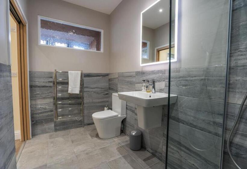 １階の１ベッドルームアパートメント, 1 Elliot Terrace