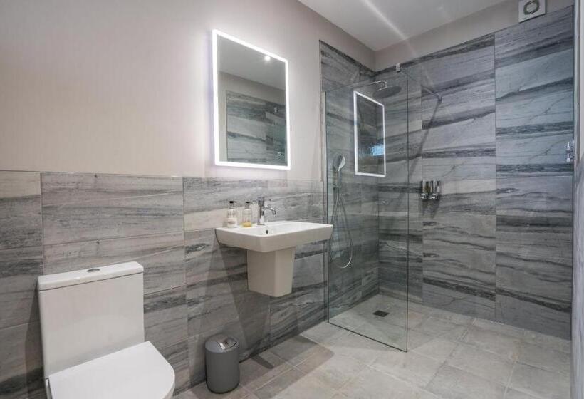 １階の１ベッドルームアパートメント, 1 Elliot Terrace