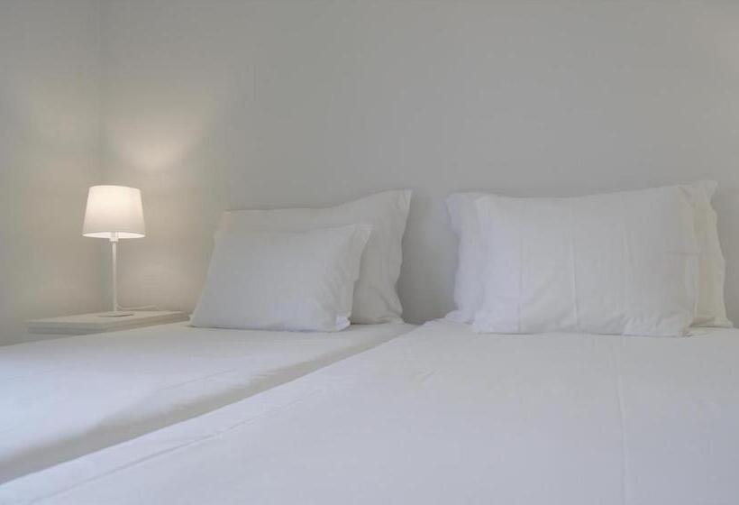 Студио Стандарт с Балконом, Apartamentos Turísticos Vitoria By Petit Hotels